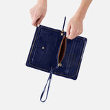 Evolve Wristlet Winter Violet