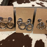 Metal Toned Linked Textured Circle
